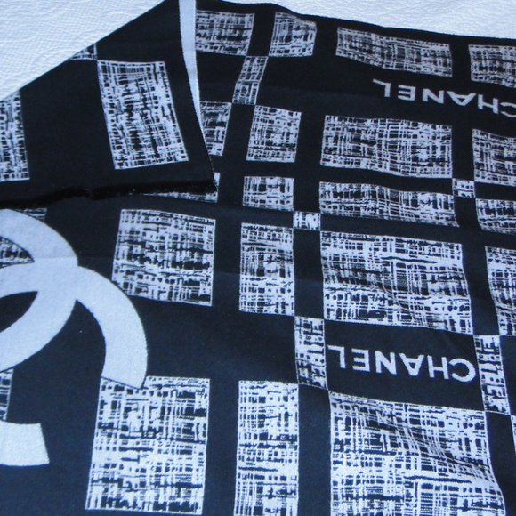 CHANEL SCARF - Picture 8 of 8